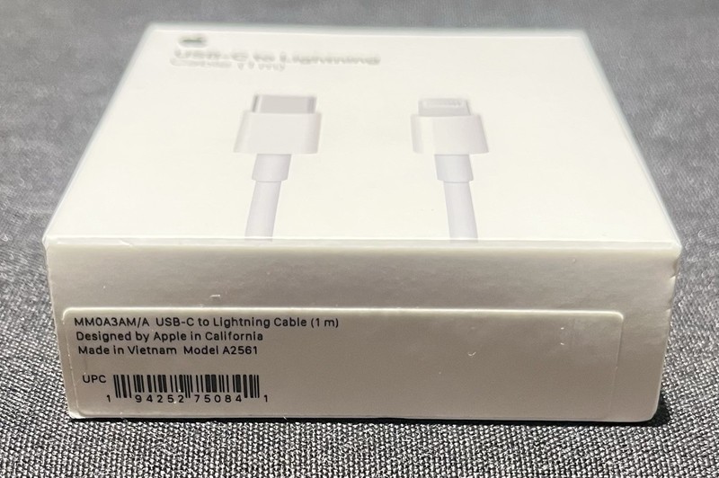 Apple USB-C to Lightning Charging Cable 1m A2561 gallery