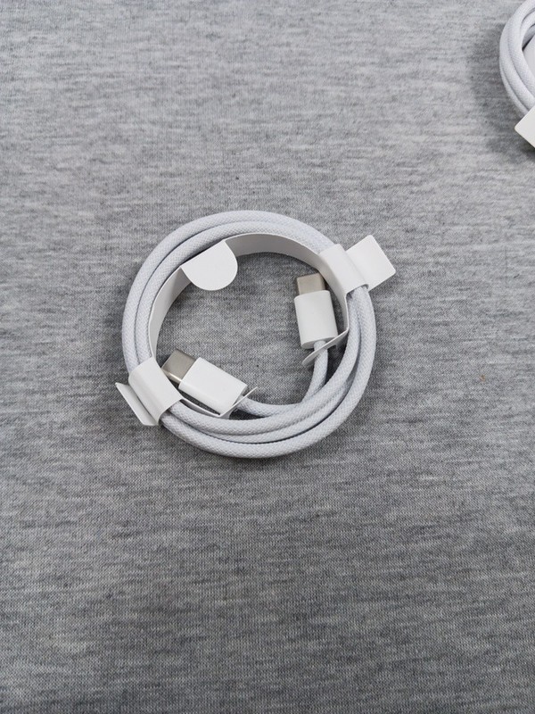 OFFICIAL Apple USB-C to Lightning Cable (3 Ft) ​​White