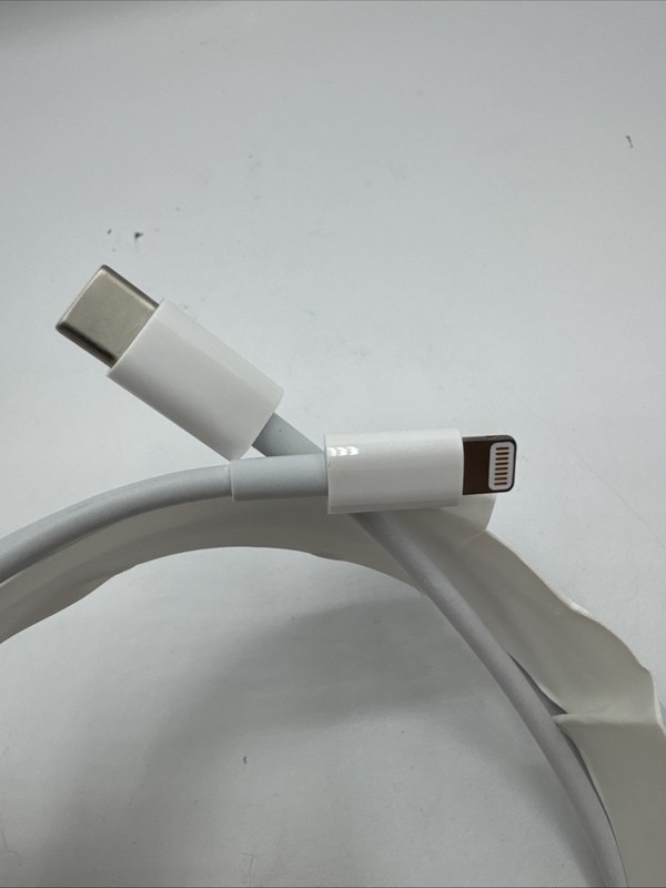 Apple MKQ42AMA Lightning to 2m USB-C Cable, Open Box gallery