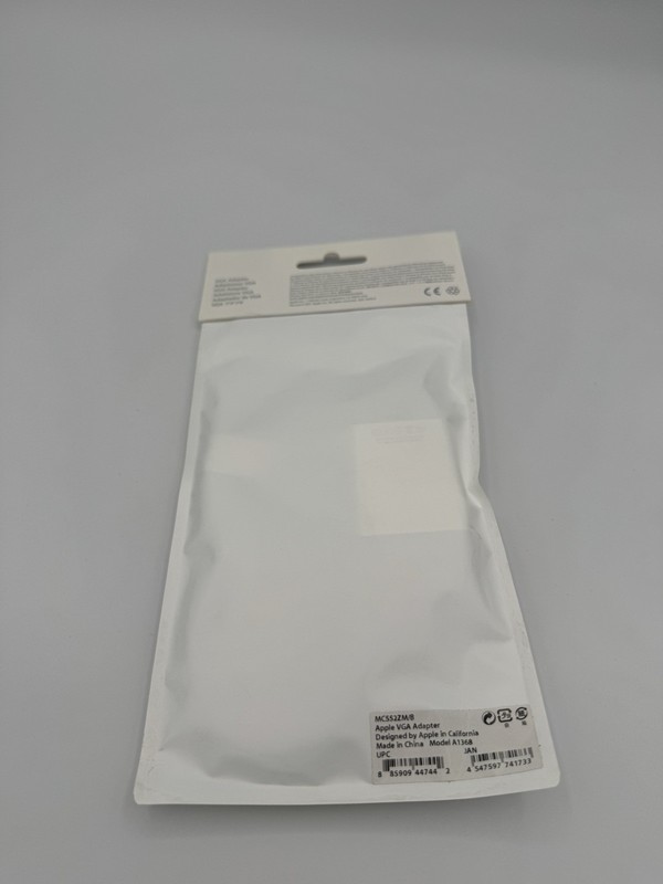 NEW Genuine Apple 30 Pin to VGA Adapter iPad iPhone iPod Monitor MC552ZM/B A1368 gallery