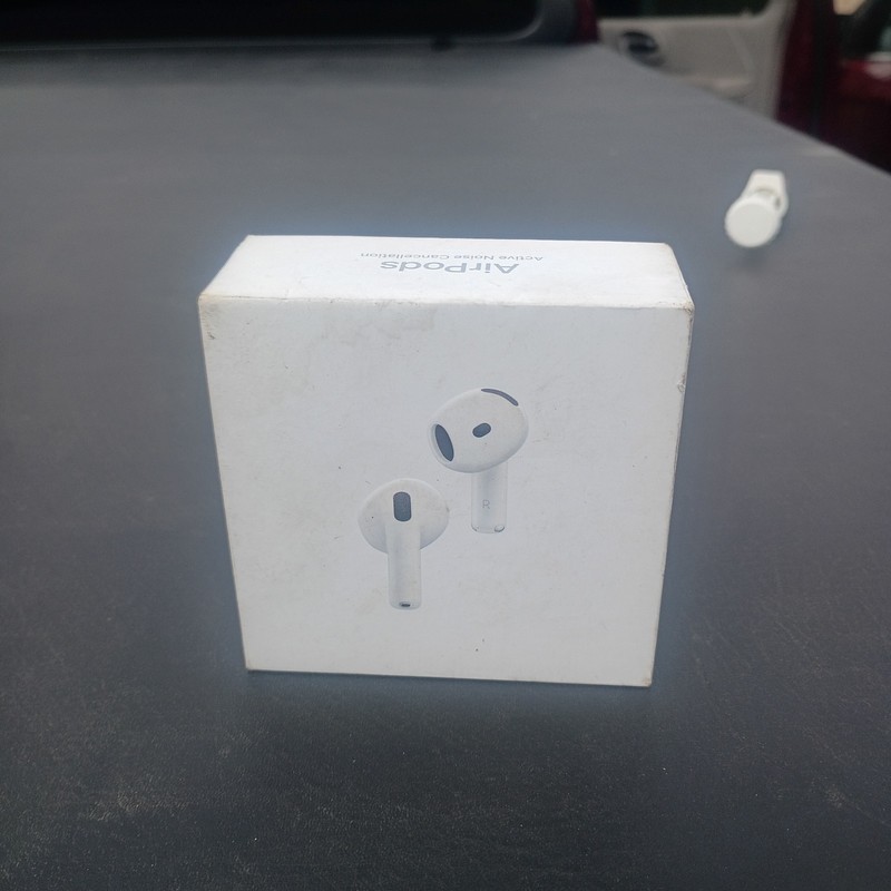 apple airpods 4 w/ active noise cancellation gallery