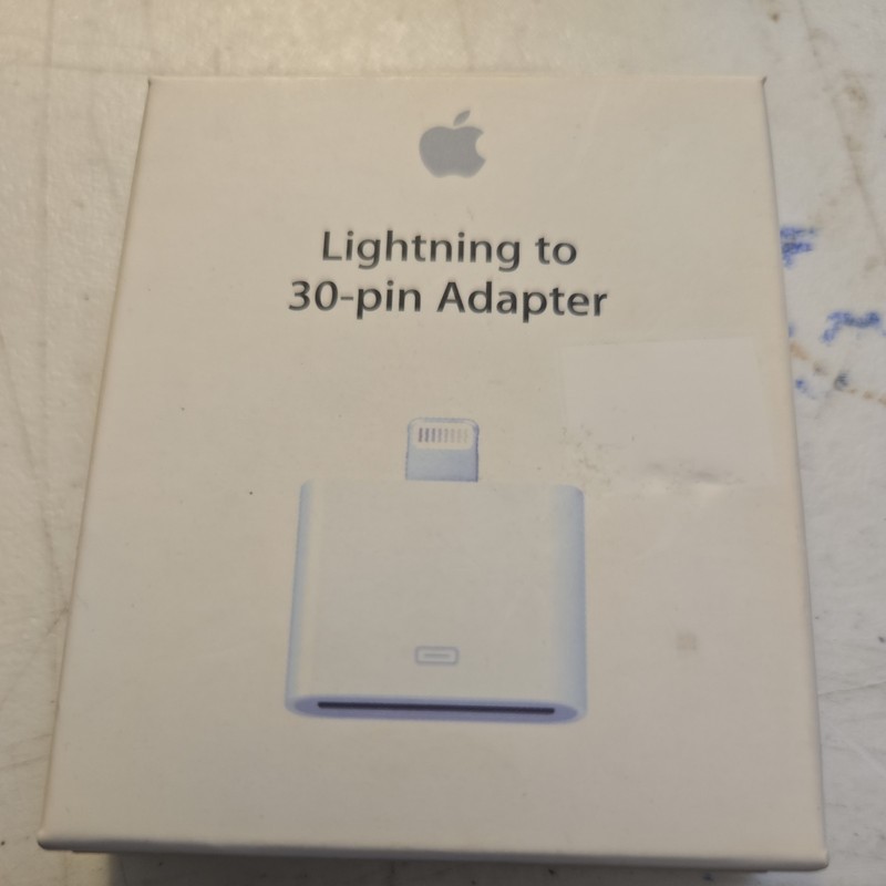 Apple Lightning To 30-Pin Adapter MD823ZM/A Boxed