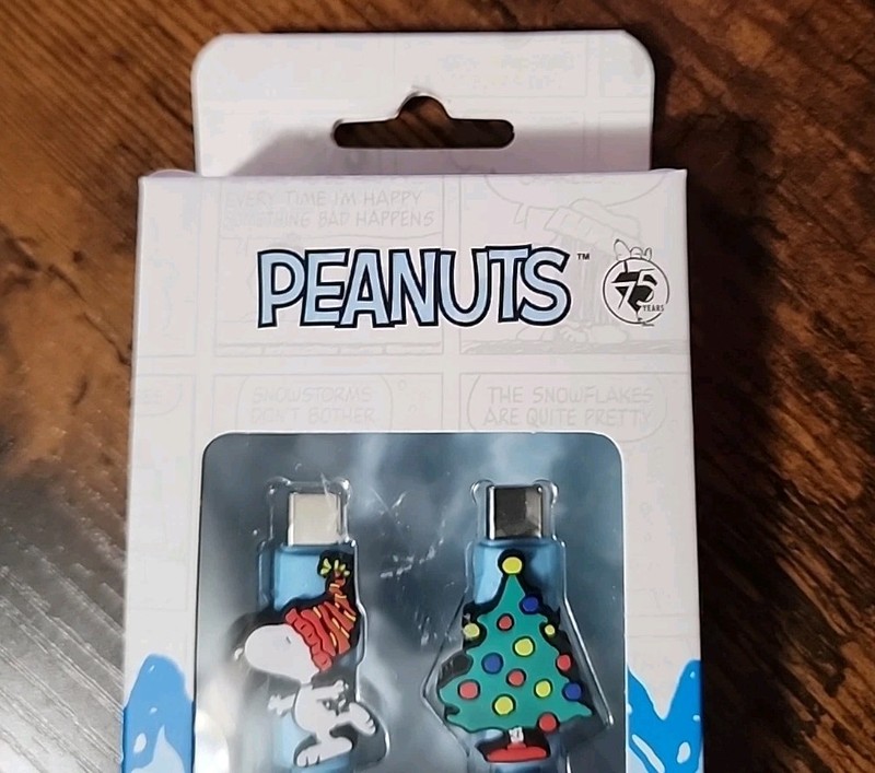 Peanuts USB-C Charging Cable Snoopy Christmas Tree 4 Foot Cord gallery