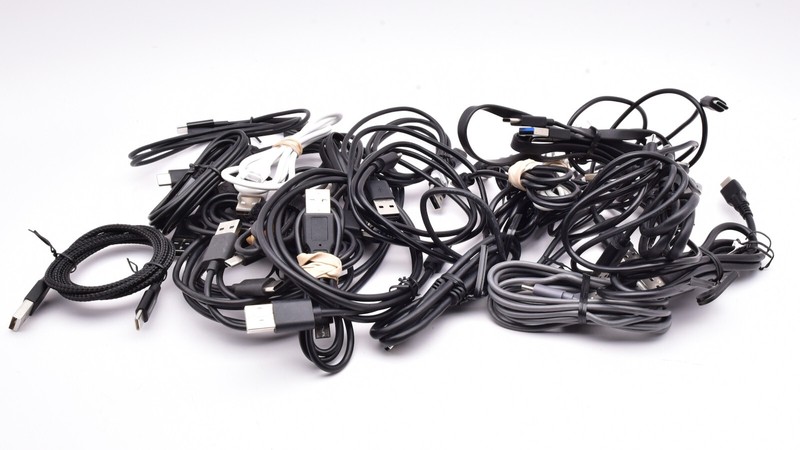 Lot of 25 USB C Cables for Tablets Cameras Phones (#T2122)