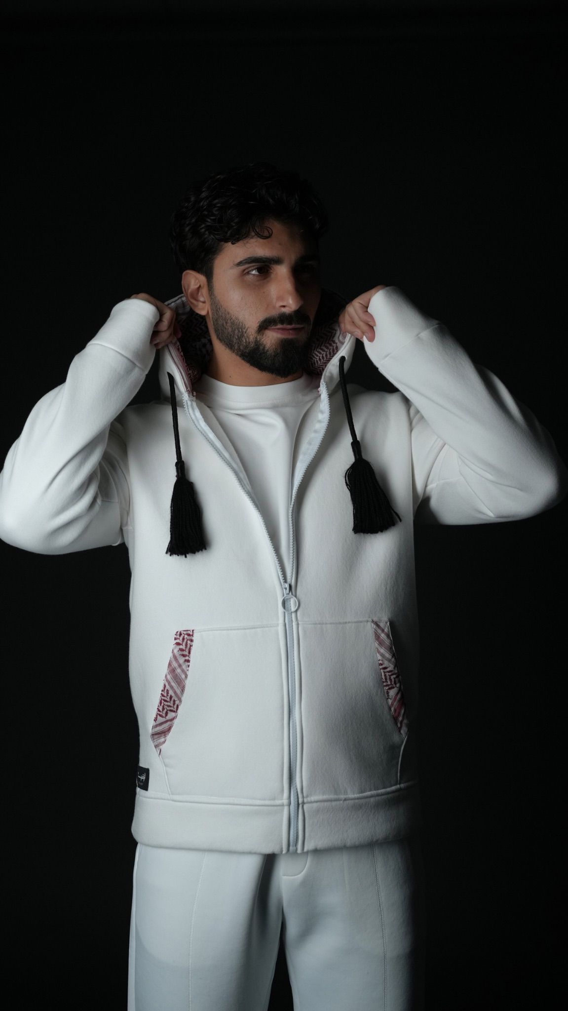 WhatsApp Image 2026-01-11 at 9.55.12 PM جاكيت الغترة و العقال - Image 1